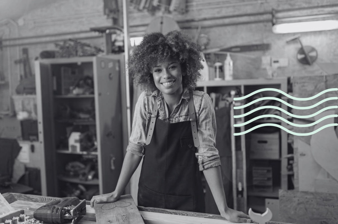 Artisan travaillant le bois