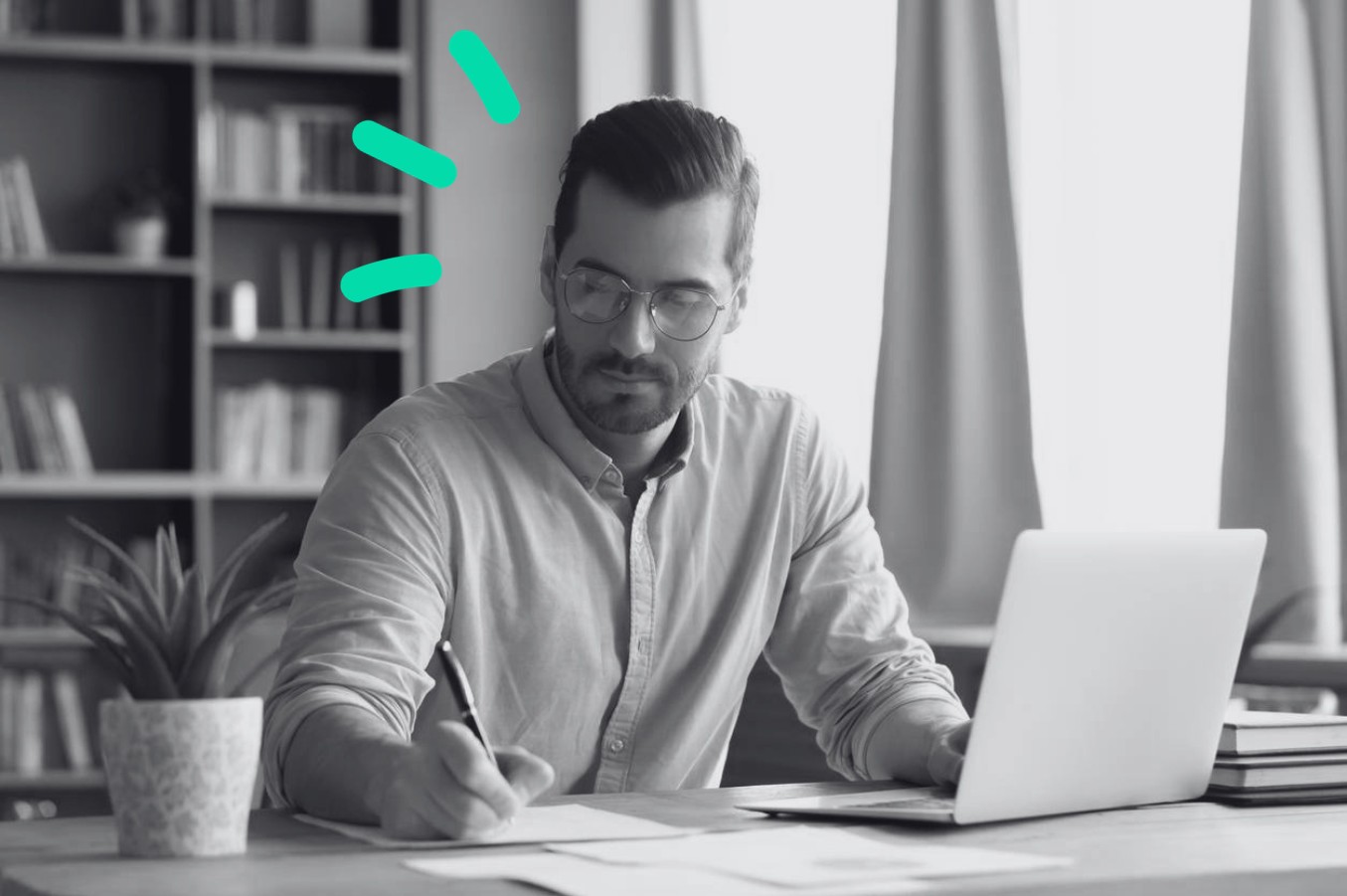 Freelance travaillant sur ordinateur